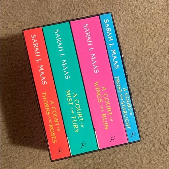 Sarah J. Maas Book Set - A Court of Thorns and Roses Series - Picture 1 of 4